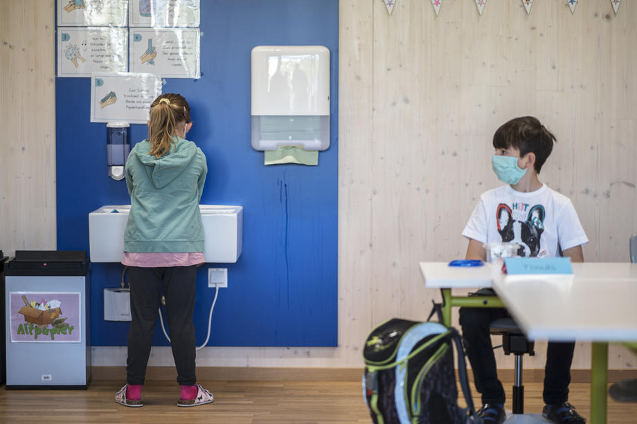 Ваши дети опять в украинской школе. Как учились оффлайн в Дании, Японии, Германии и Китае