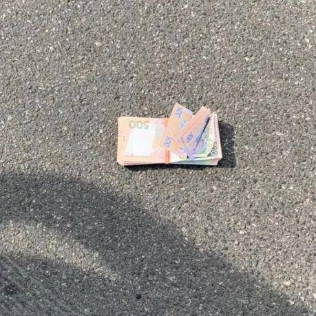 В Киеве на сбыте наркотиков задержан полицейский, у него нашли "пистолет Януковича"