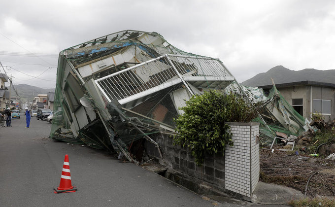 500 000 домов без света, около 2 млн человек эвакуируют: в Японии бушует тайфун - фото