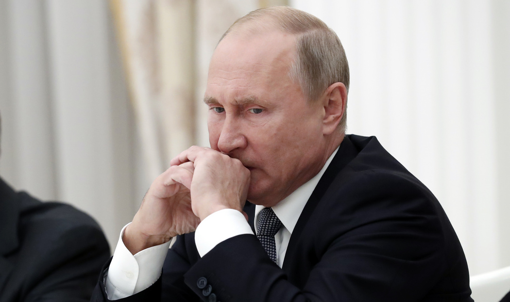 Саммит ЕС без Путина, провокация россиян в Черном море и "клубничная" луна: новости недели