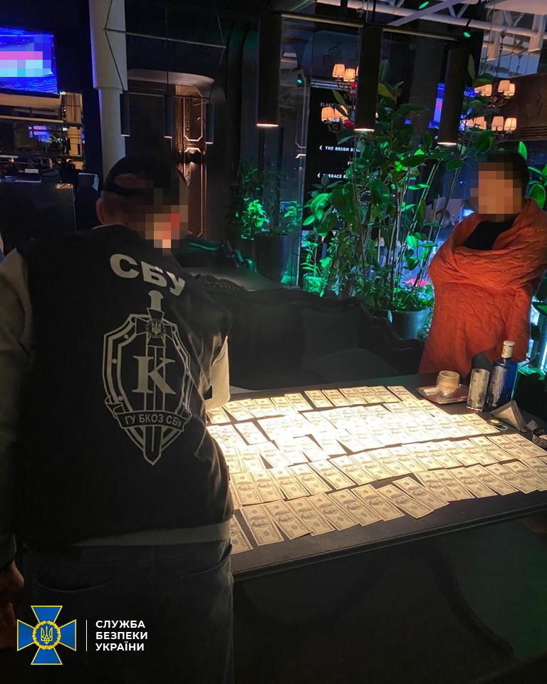 Фото: пресс-служба СБУ $200 000. СБУ подозревает руководителя госпредприятия Академии наук в вымогательстве