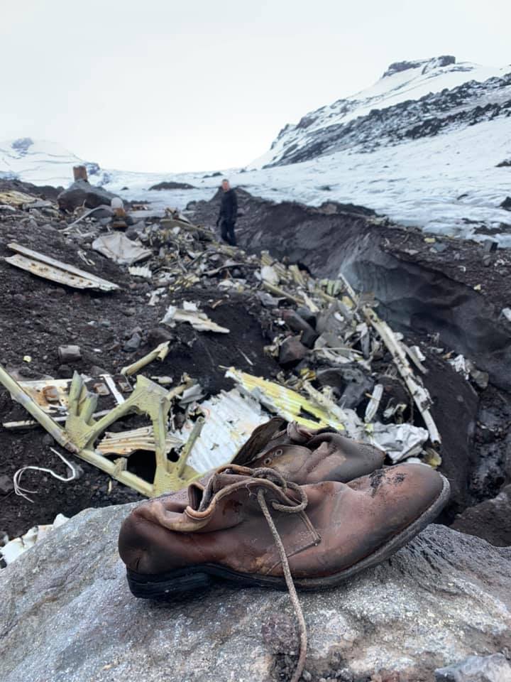 В Исландии от ледника откололся бомбардировщик ВВС США — фото