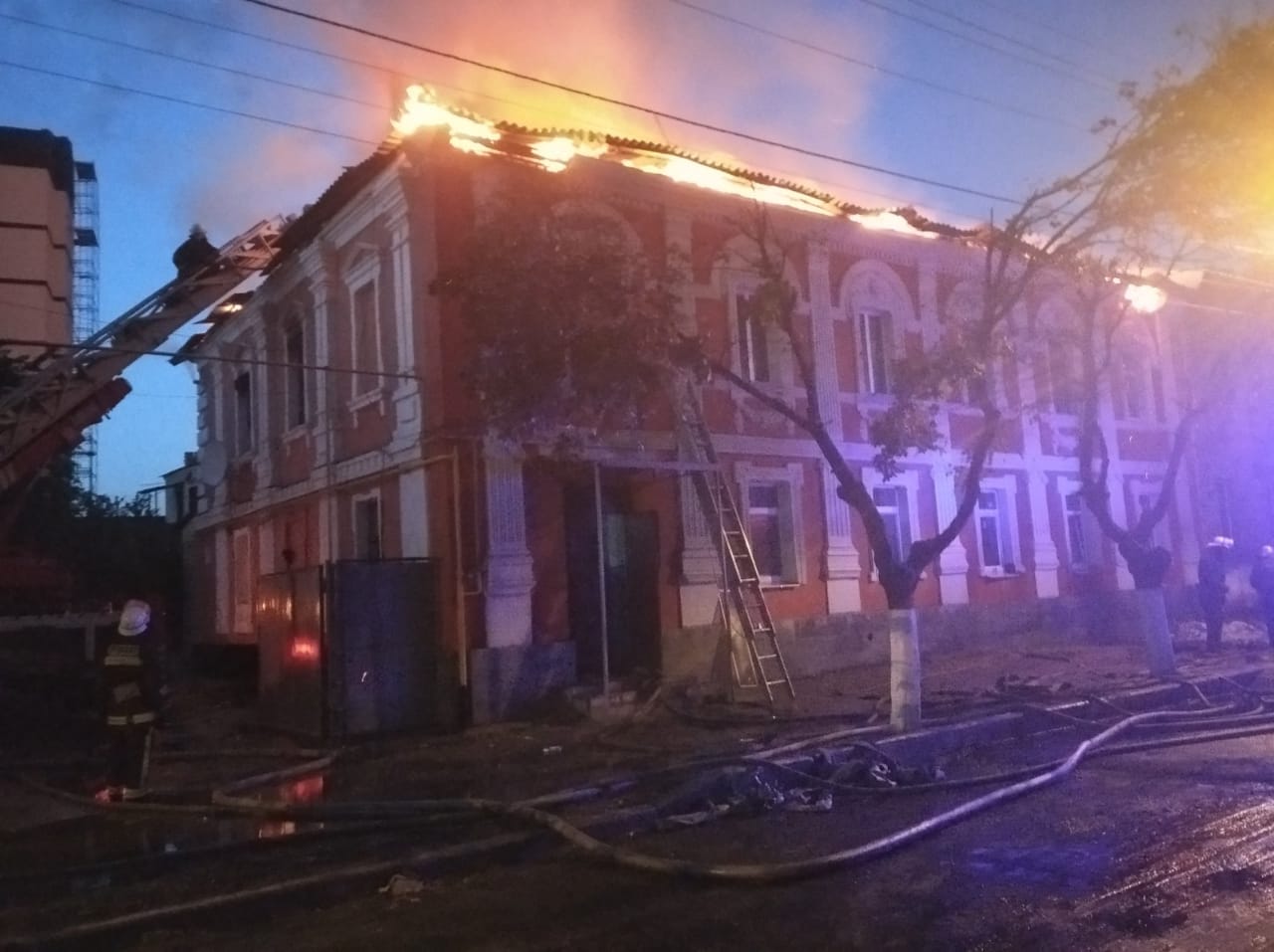 На место происшествия прибыли пожарные (фото - dsns.gov.ua) На место происшествия прибыли пожарные (фото - dsns.gov.ua)