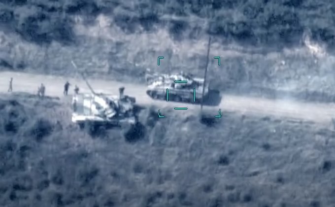 Нагорный Карабах. Азербайджан показал видео ударов с беспилотника по танкам Армении
