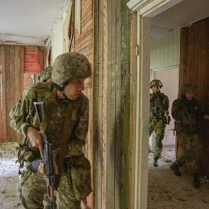 Учения военных США и ВСУ на Яворовском полигоне (Фото: Defense Flash News) Учения военных США и ВСУ на Яворовском полигоне (Фото: Defense Flash News)