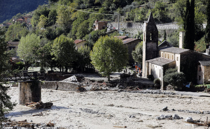 Самое страшное наводнение за 100 лет. Последствия шторма во Франции и Италии: фото, видео