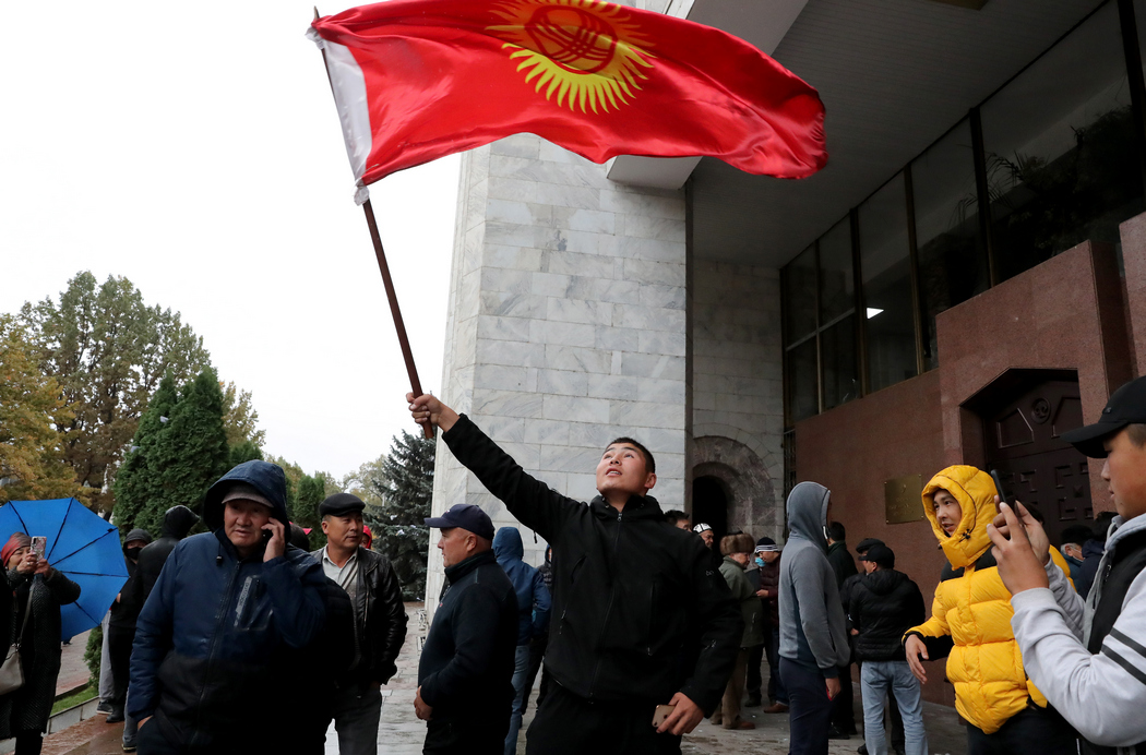 Протесты в Кыргызстане (Фото: Игорь Коваленко/ЕРА) Революция за одну ночь. Что случилось в Кыргызстане