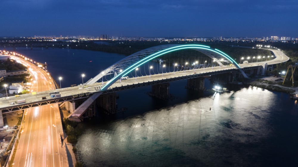 Миллиарды через Днепр. Укравтодор хочет достроить киевские мосты. Почему Кличко против?