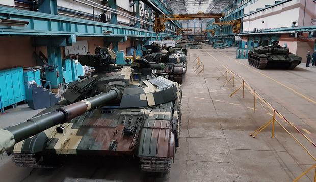 Фото: Укроборонпром Украинской армии передали новую партию танков "Булат": фото на заводе