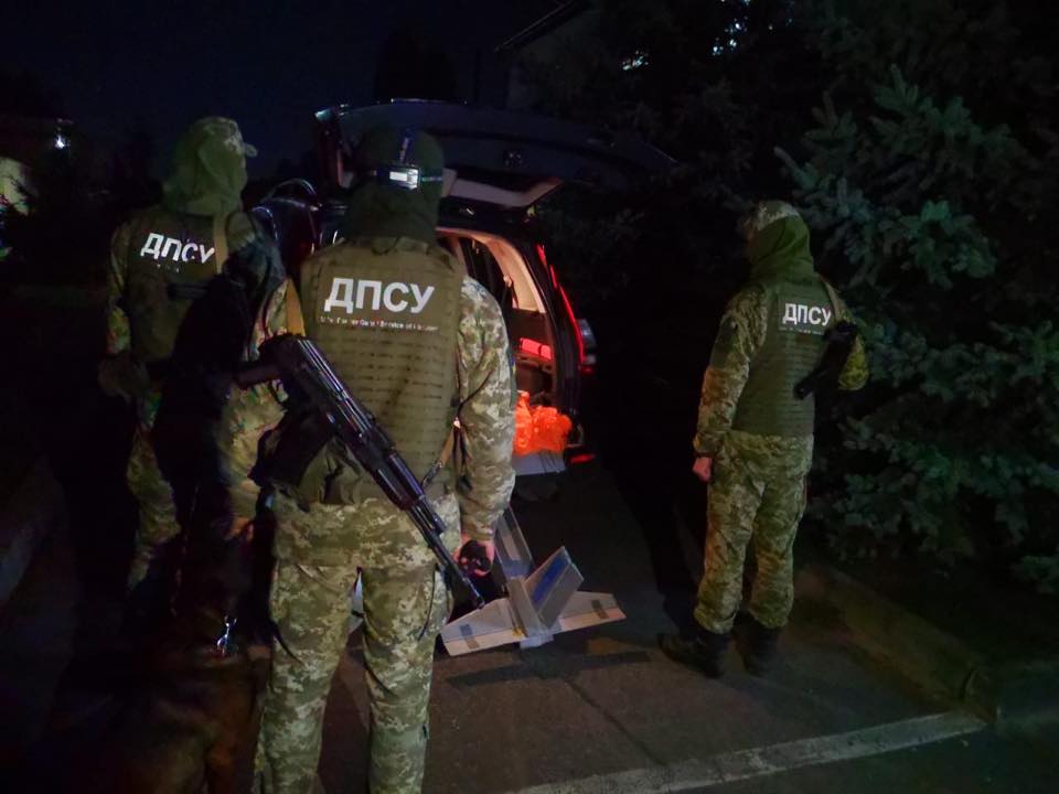 Фото – Державна прикордонна служба України На Волыни мужчина хотел переправить сигареты в Польшу при помощи беспилотника – ГПСУ