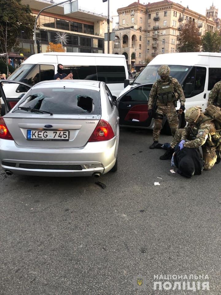Фото: npu.gov.ua В Киеве на Крещатике спецназ полиции задерживал подозреваемых в разбое: фото, видео
