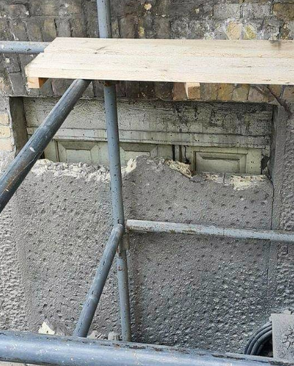 Невідомі двері до Національного художнього музею України. Фото – інстраграм НХМУ