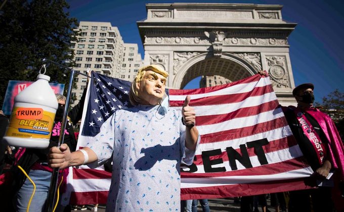 В США тысячи женщин вышли на протест против переизбрания Трампа президентом: фоторепортаж