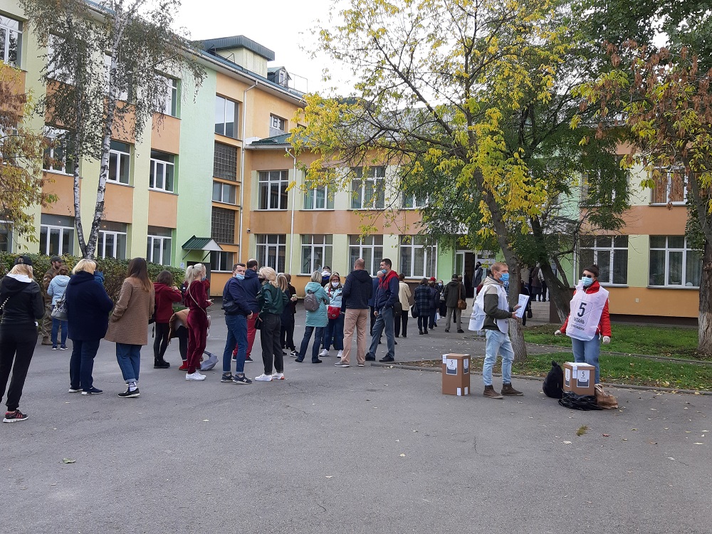 Мы сходили на опрос Зеленского и проголосовали пять раз. Можно ли верить результатам