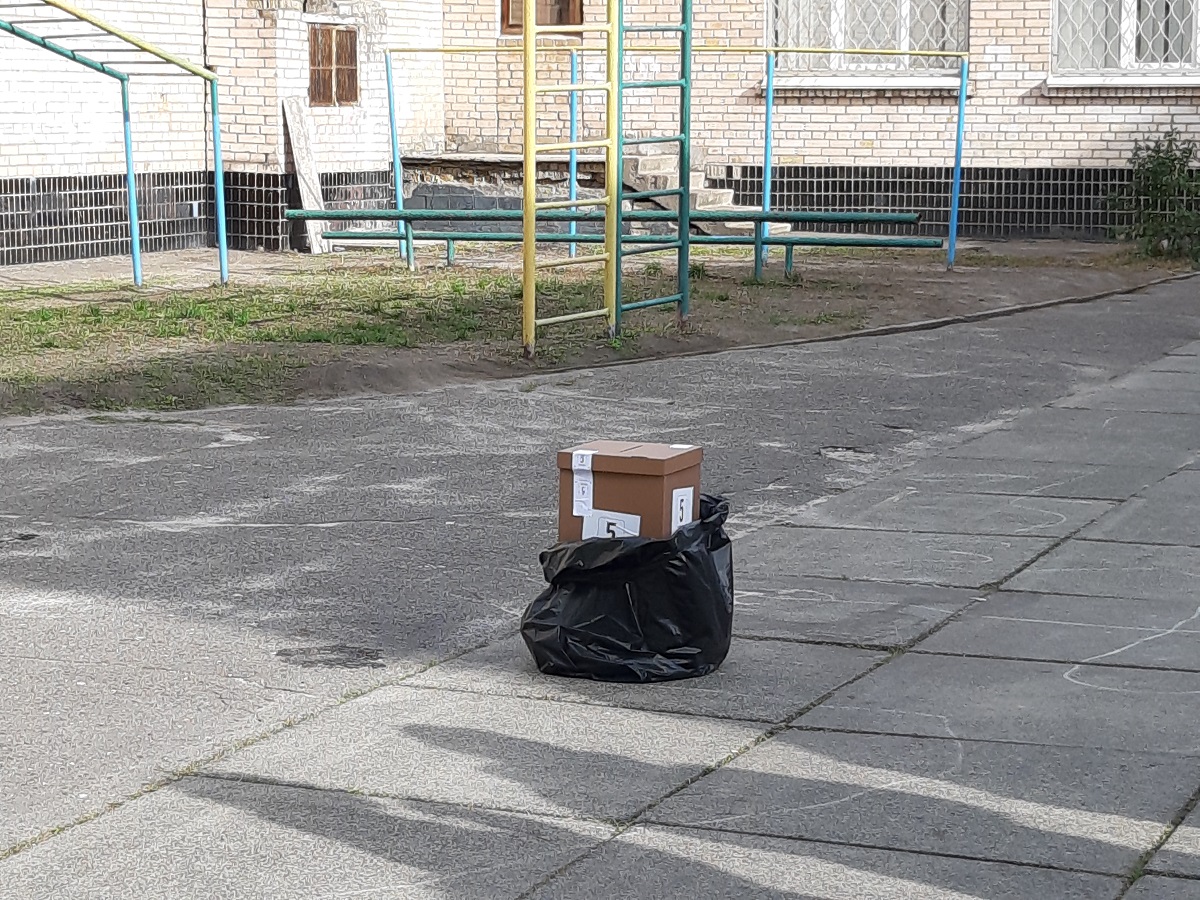 Мы сходили на опрос Зеленского и проголосовали пять раз. Можно ли верить результатам