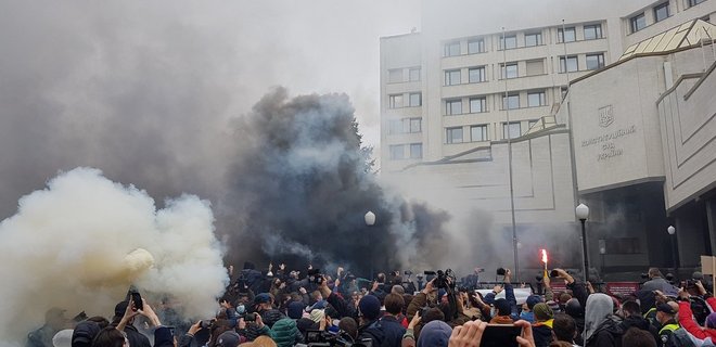 Митинг под дымовые шашки (фото - twitter.com_olegmit)
