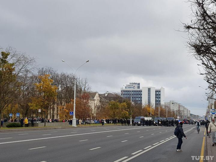 В Минске начинается марш против террора: в город заехала военная техника – видео