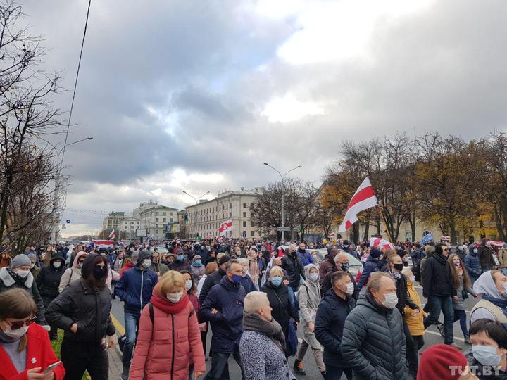 Протесты в Беларуси (фото – TUT.BY).3 В Минске начинается марш против террора: в город заехала военная техника – видео