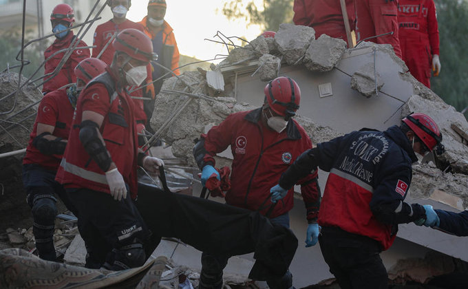 Смертоносное землетрясение в Турции: 81 погибший, около 1000 пострадавших – фоторепортаж