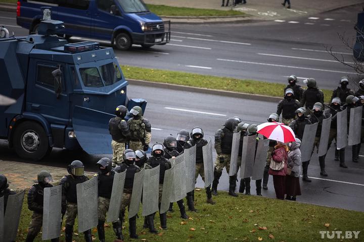 Протесты в Минске (Фото 3 – tut.by) Протесты в Беларуси. В Минске силовики массово задерживают людей – фото и видео