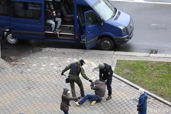 Протесты в Беларуси. В Минске силовики массово задерживают людей – фото и видео