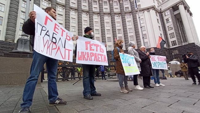 Акція на підтримку ЗНО з літератури під Кабміном. Фото: Цензор.нет/Олег Богачук