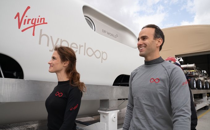 Первые пассажиры протестировали Hyperloop: фото
