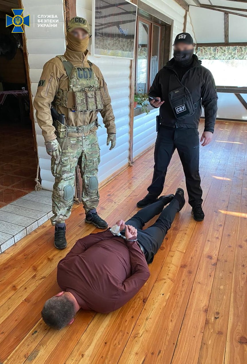Фото: facebook.com/SBU.Office.in.Zakarpatska.Oblast Выборы прошли две недели назад, а главу ОТГ от Слуги народа уже подозревают в коррупции