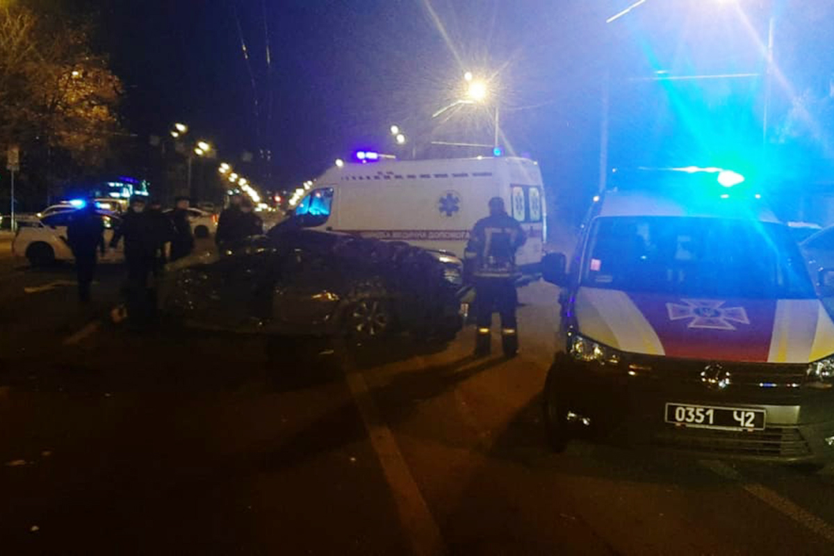 Пять авто попали в ДТП в Днепре (фото – dp.dsns.gov.ua) Пять авто попали в ДТП в Днепре