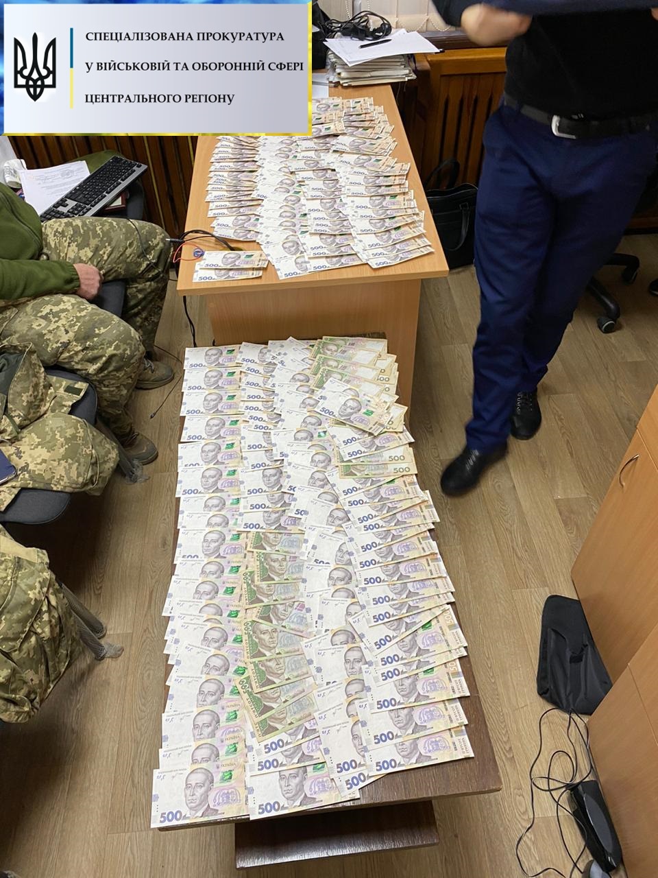 Полковника ВСУ задержали на взятке 100 000 грн (фото – gp.gov.ua) Полковника ВСУ задержали на взятке 100 000 грн