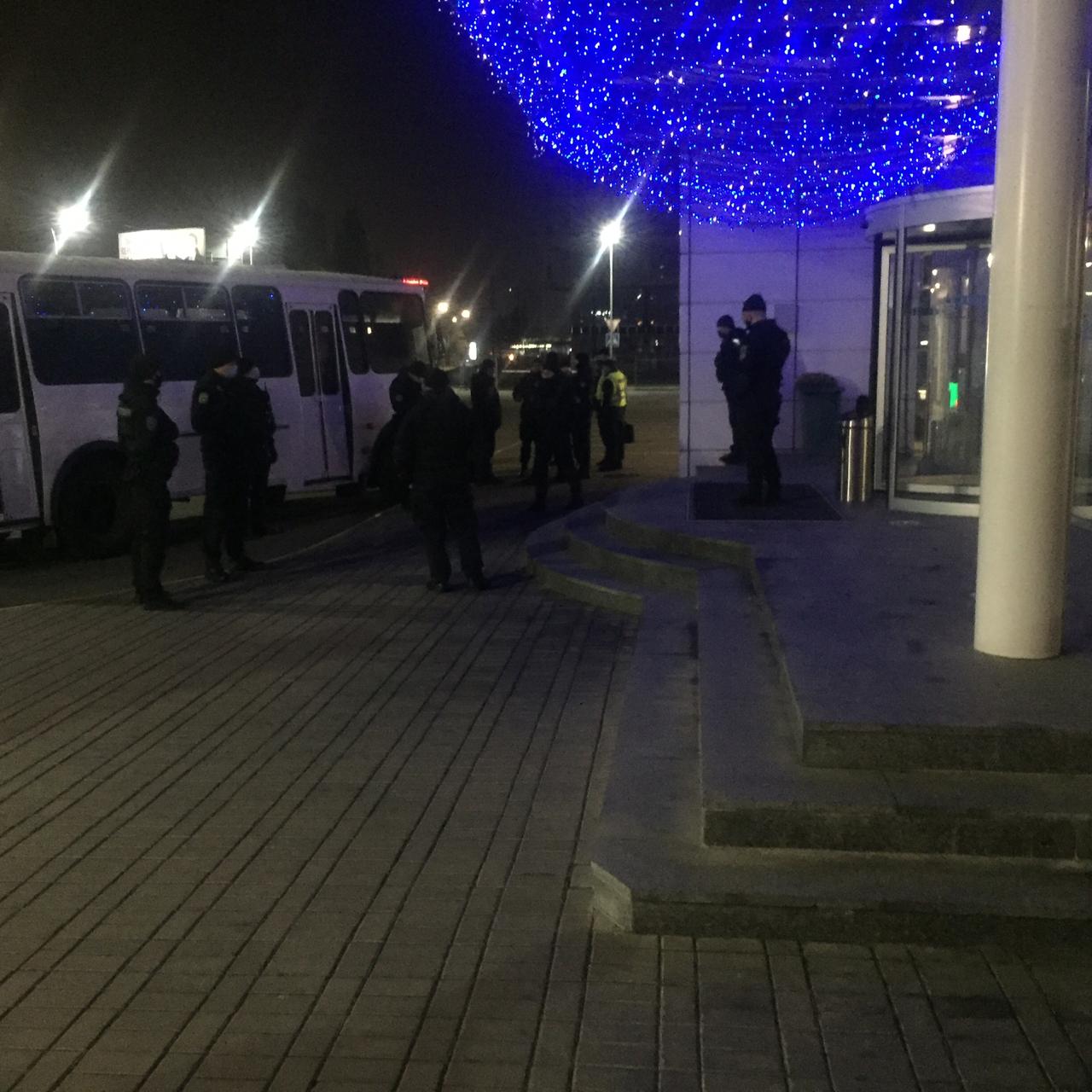 Полиция приехала в клуб 5 элемент (Фото: Нацполиция) Полиция приехала в клуб 5 элемент (Фото: Нацполиция)