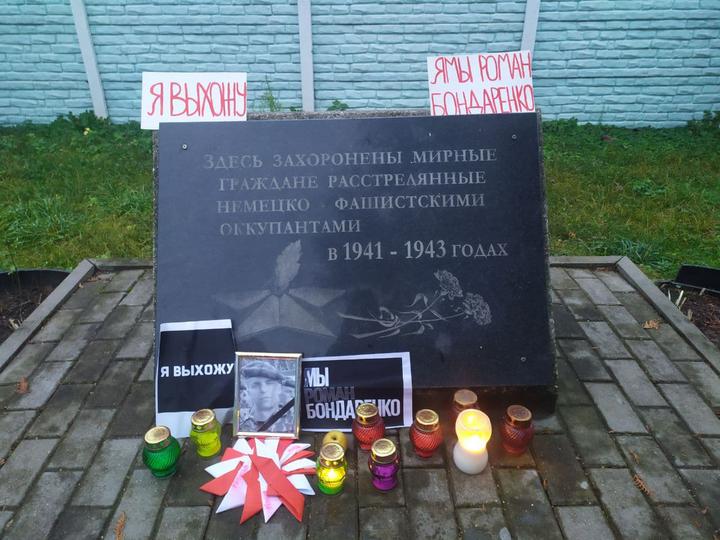 Фото: tut.by В Минске силовики разогнали акцию памяти убитого активиста и разрушили его мемориал: видео