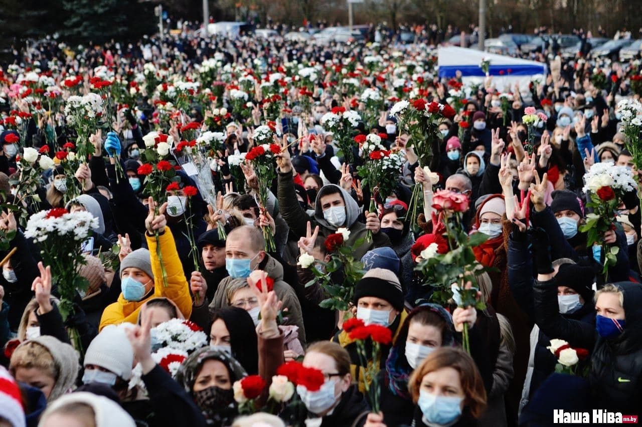 Беларусь. Тысячи людей в Минске простились с погибшим активистом – видео