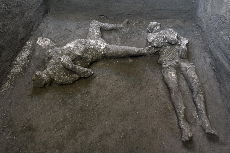 В Помпеях нашли тела раба и его хозяина, погибших в результате извержения Везувия – фото