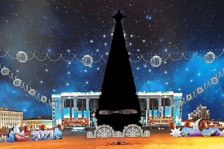 Елка с глазами (коллаж – Минск-Новости) Главную елку Минска украсят красно-зеленой подсветкой. Беларусы добавили туда Лукашенко