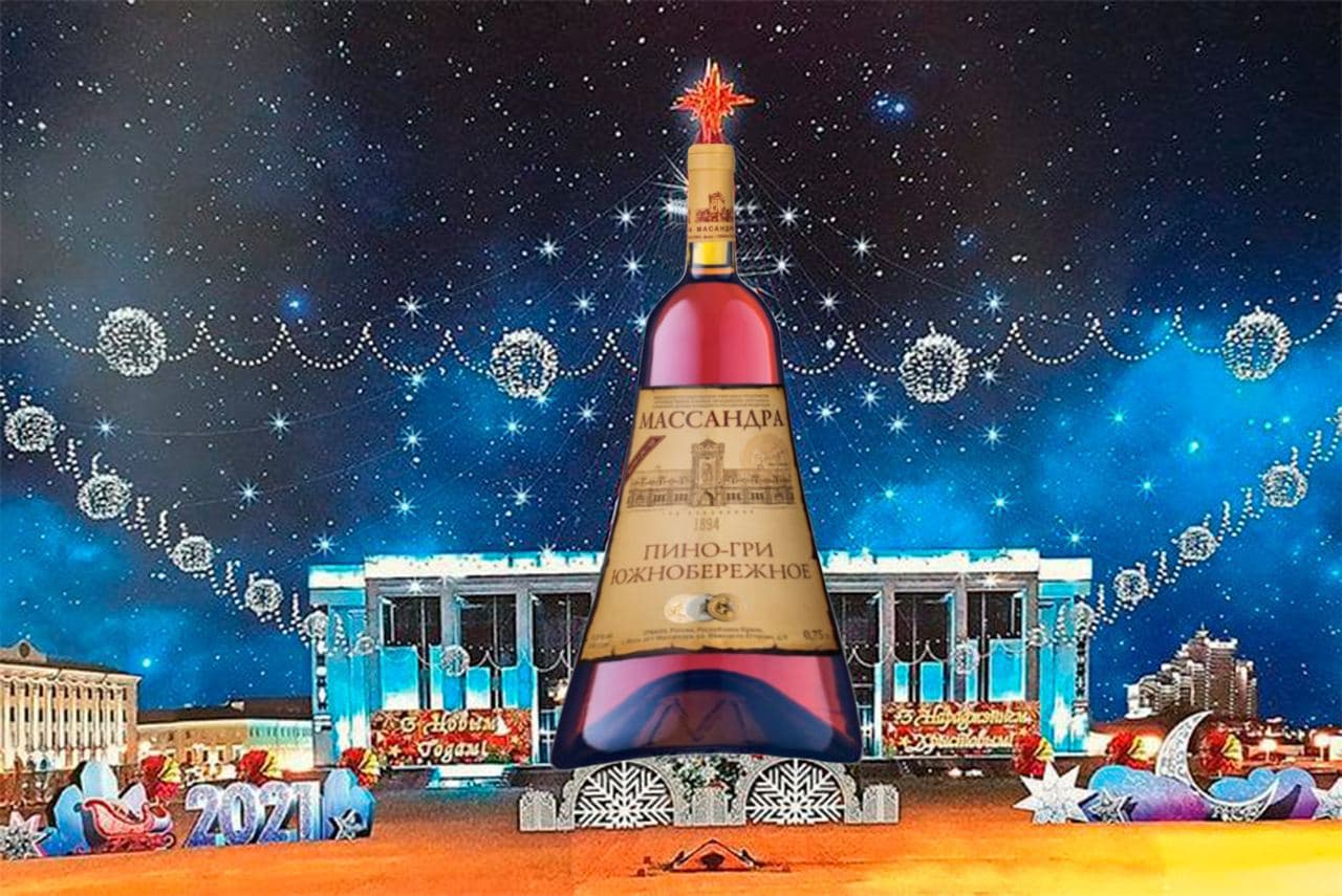 Елка-бутылка (коллаж – Минск-Новости) Главную елку Минска украсят красно-зеленой подсветкой. Беларусы добавили туда Лукашенко