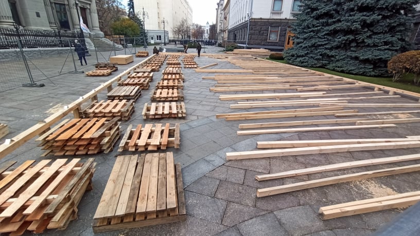 Каток под Офисом президента (фото – Цензор.НЕТ)