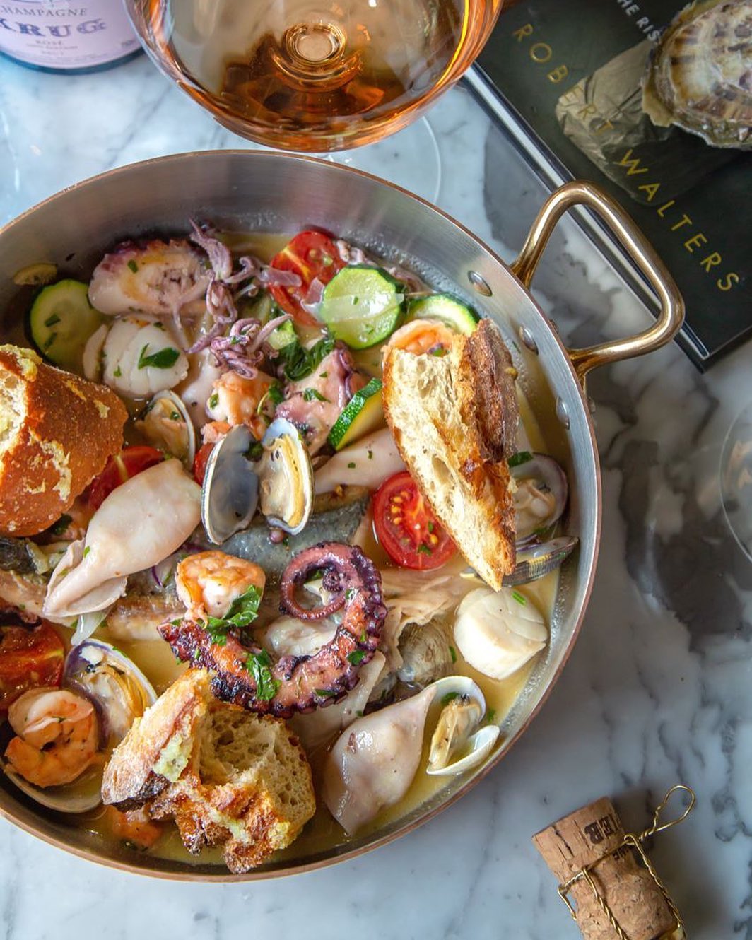 Фото зі сторінки Catch Seafood у Фейсбуці