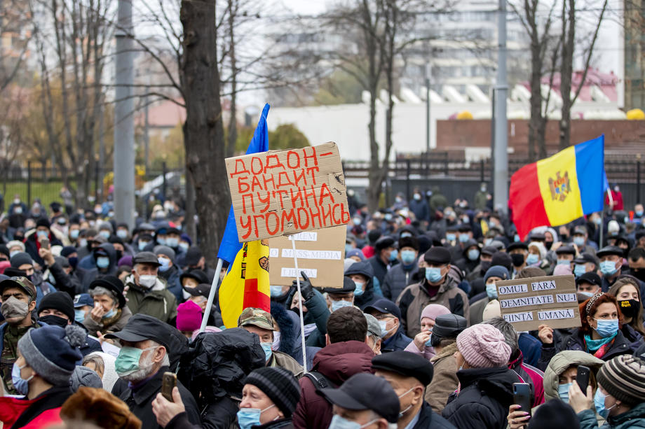 Протест в Молдове (Фото – EPA – Dumitru Doru) В Молдове прошел митинг: тысячи людей протестовали против правительства и Додона
