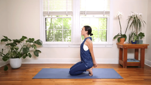 Фрагмент з відео Yoga With Adriene