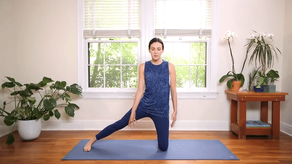 Фрагмент з відео Yoga With Adriene