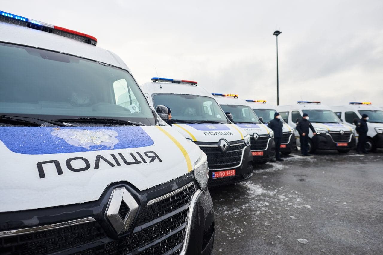 Автомобили-техстанции Нацполиции (Фото: Будуєм Україну/Telegram)