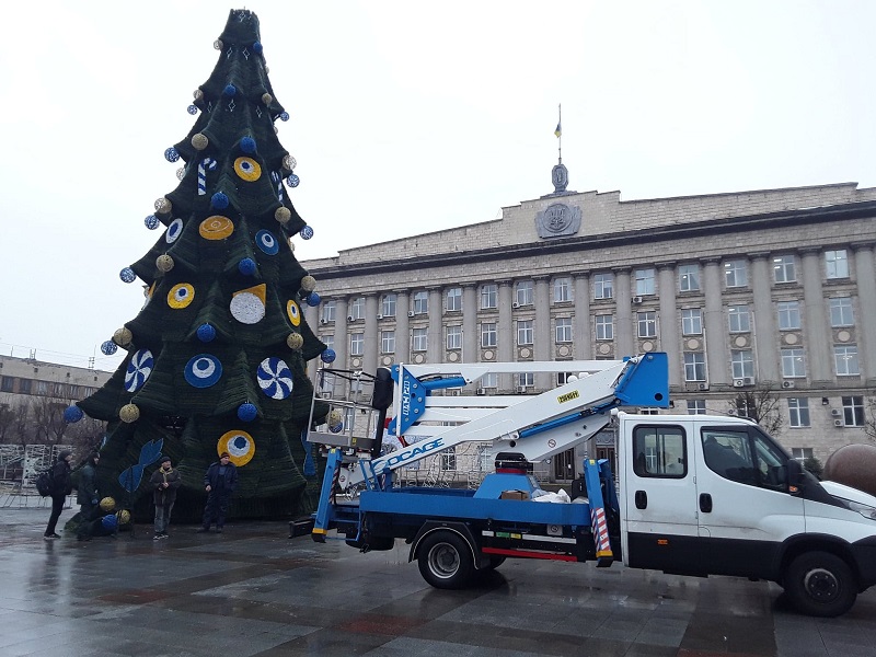 Елка в Черкассах (фото – chmr.gov.ua)