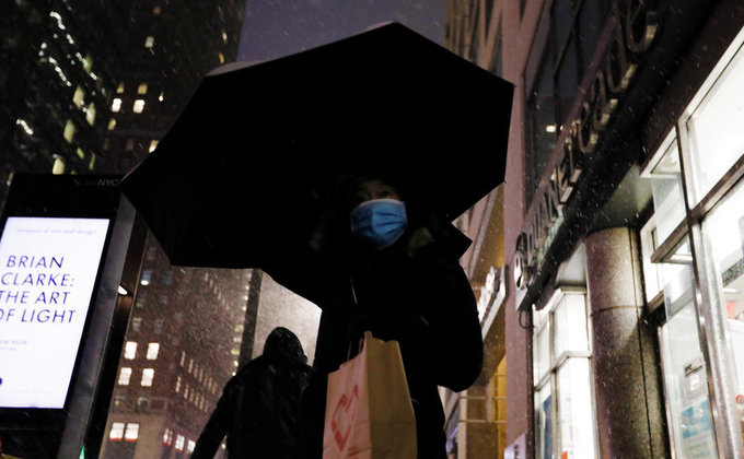 На Восток США обрушился зимний шторм: фото и видео из заснеженного Нью-Йорка