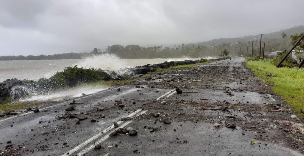 На Фиджи обрушился ураган: есть жертвы, один из островов полностью разрушен
