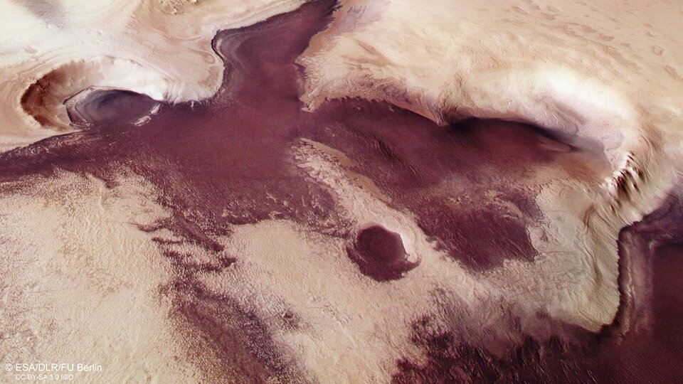 На Марсе тоже готовятся к Рождеству (фото – esa.int) На южном полюсе Марса появился рождественский ангел и сердце: фото