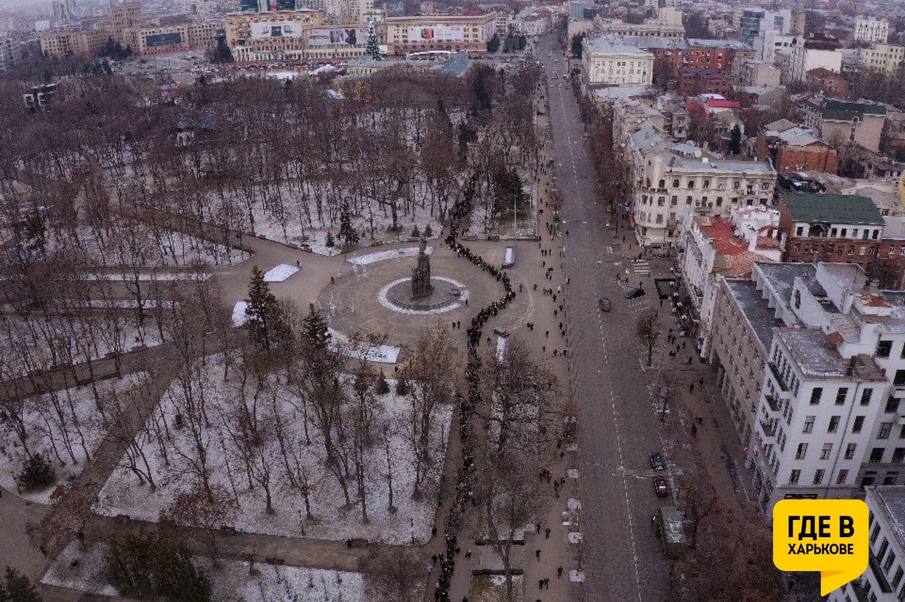 Прощание с Кернесом (Фото – Где в Харькове, Telegram) Полиция утверждает, что на прощание с Кернесом пришли более 100 000 человек