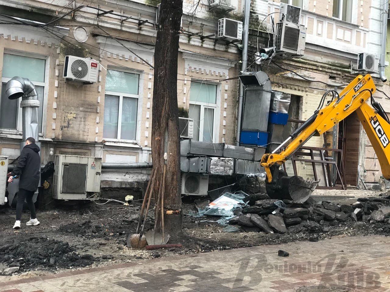 Демонтаж ресторана "Хурма" (Фото: Вечерний Киев)