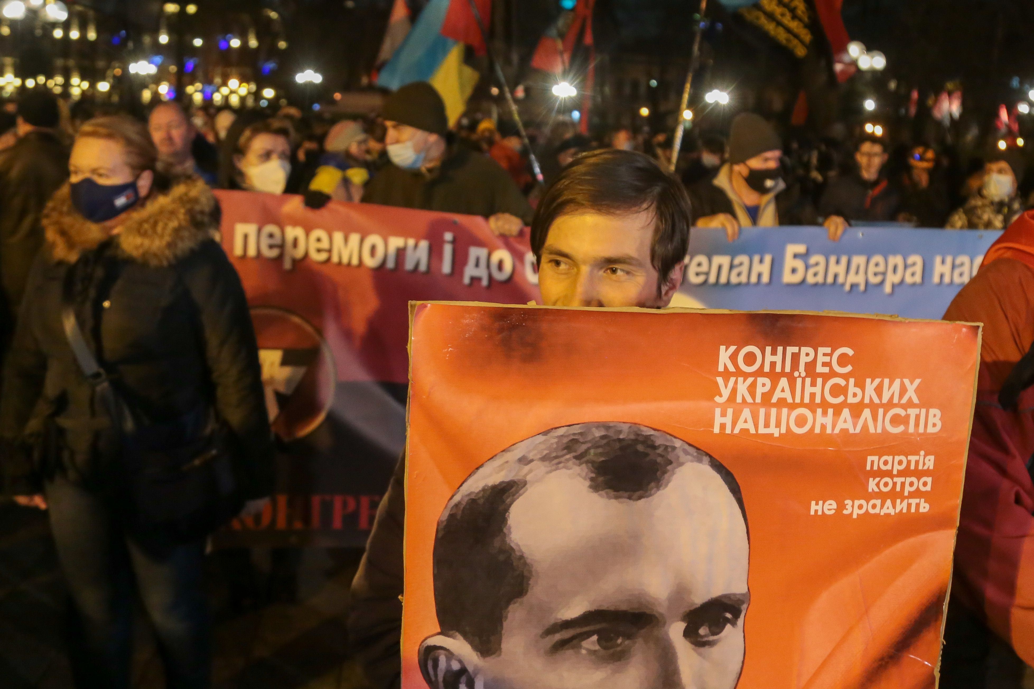Шествие в честь дня рождения Степана Бандеры (Фото – Радио Свобода) В Киеве прошло факельное шествие в честь дня рождения Бандеры – фото, видео