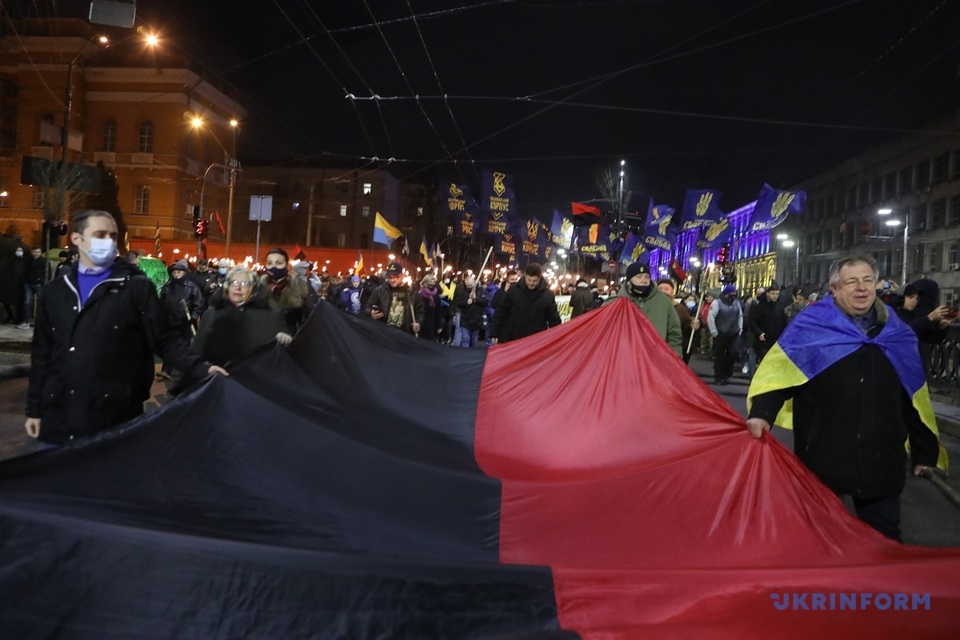 Шествие в честь дня рождения Степана Бандеры (Фото – Укринформ) В Киеве прошло факельное шествие в честь дня рождения Бандеры – фото, видео